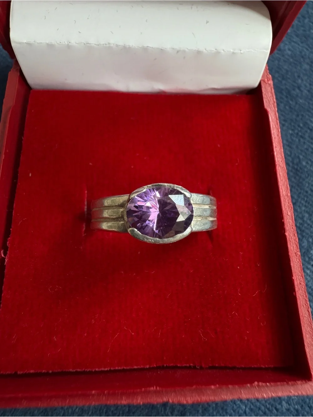Stunning Vintage 925 Sterling silver Amethyst Engagement Ring Size 6
